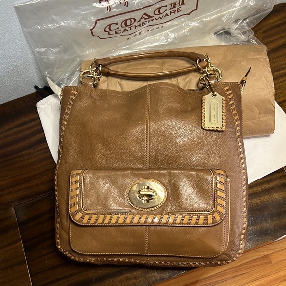 NWT Coach Devin Camel/Gold Expandable Leather/Patent Leather Duffle 15995 - Picture 1 of 16